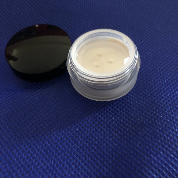 Translucent powder - Picture 2 of 5